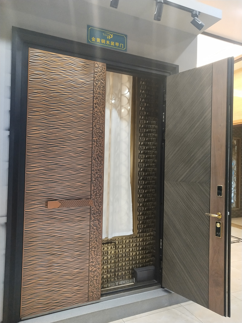 金黃銅木裝甲門